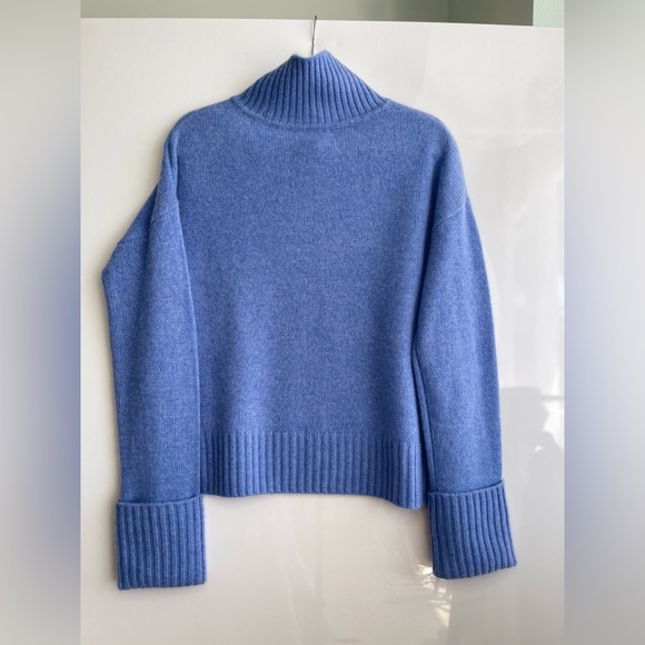 100% Cashmere Sweaters
Woman Cozy - Picture 2 of 10